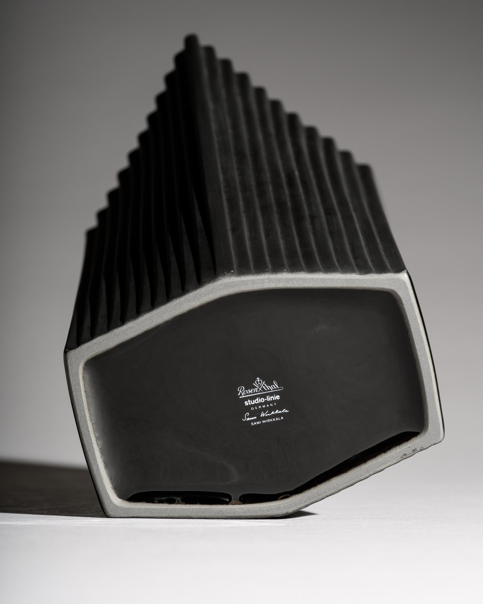 Contrasting Black Porcelain Duo – Wolf Karnagel & Sami Wirkkala for Rosenthal, 1980s–1990s