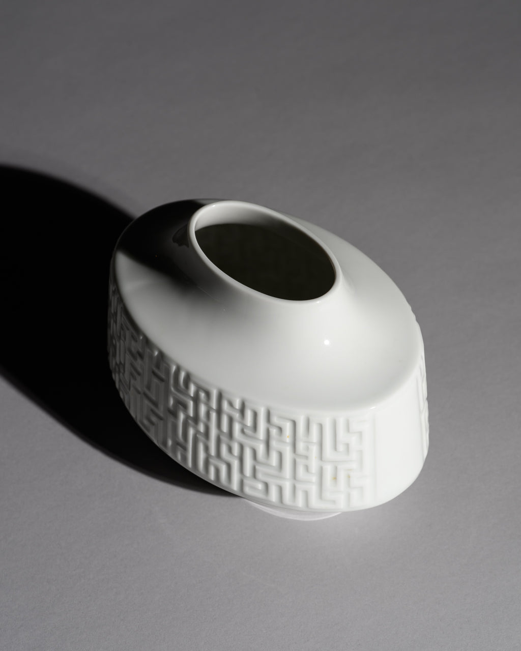“Labyrinth” White Relief Porcelain Vase – Heinrich H&C Selb Bavaria, 1960s