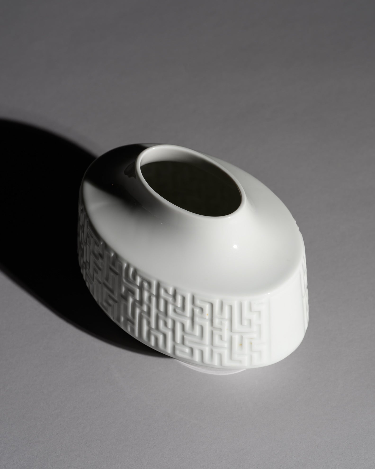 “Labyrinth” White Relief Porcelain Vase – Heinrich H&C Selb Bavaria, 1960s