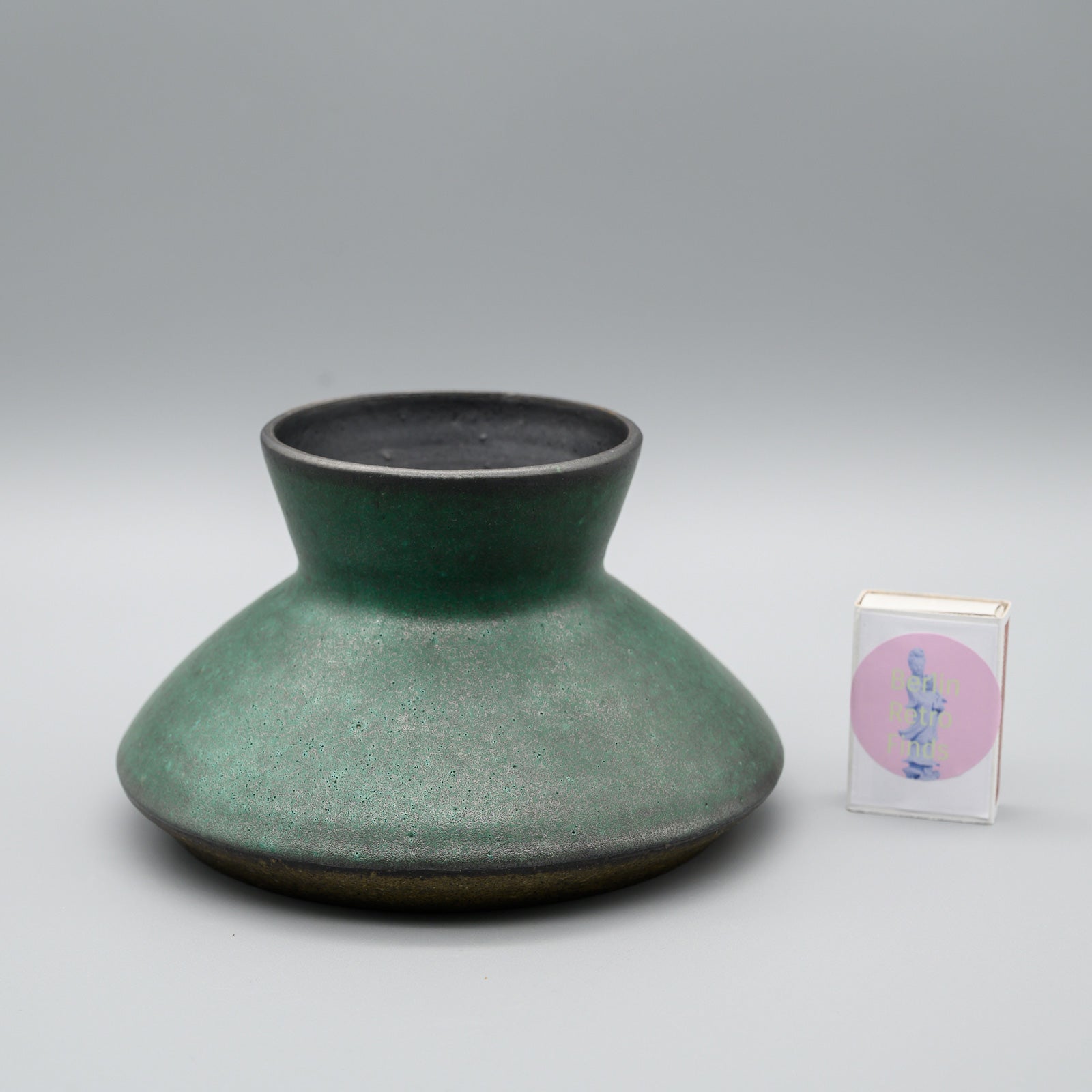 Stoneware Vase Duo “Tsubo & Conic” – Artisans for Independent Studio, Mid-Century Modern