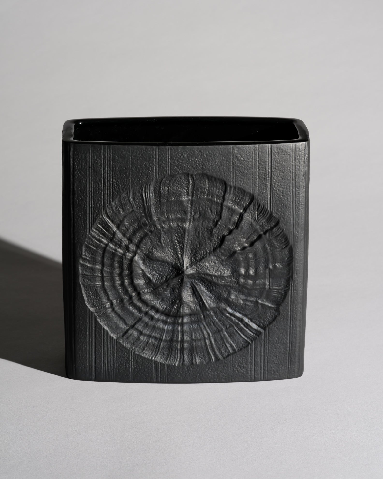 Porcelaine Noire Vase – Martin Freyer for Rosenthal, 1970s