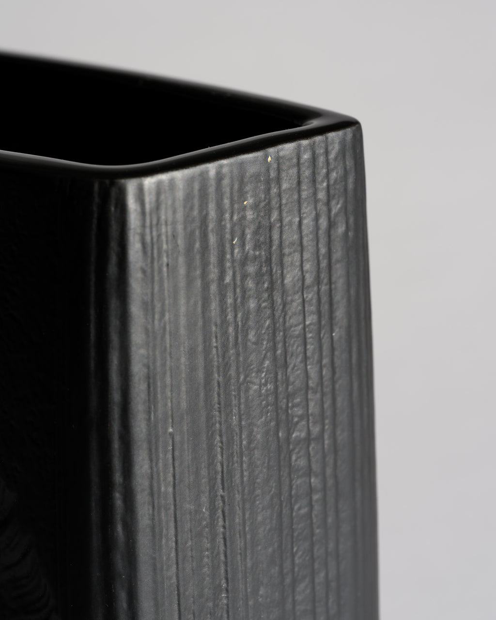 Porcelaine Noire Vase – Martin Freyer for Rosenthal, 1970s