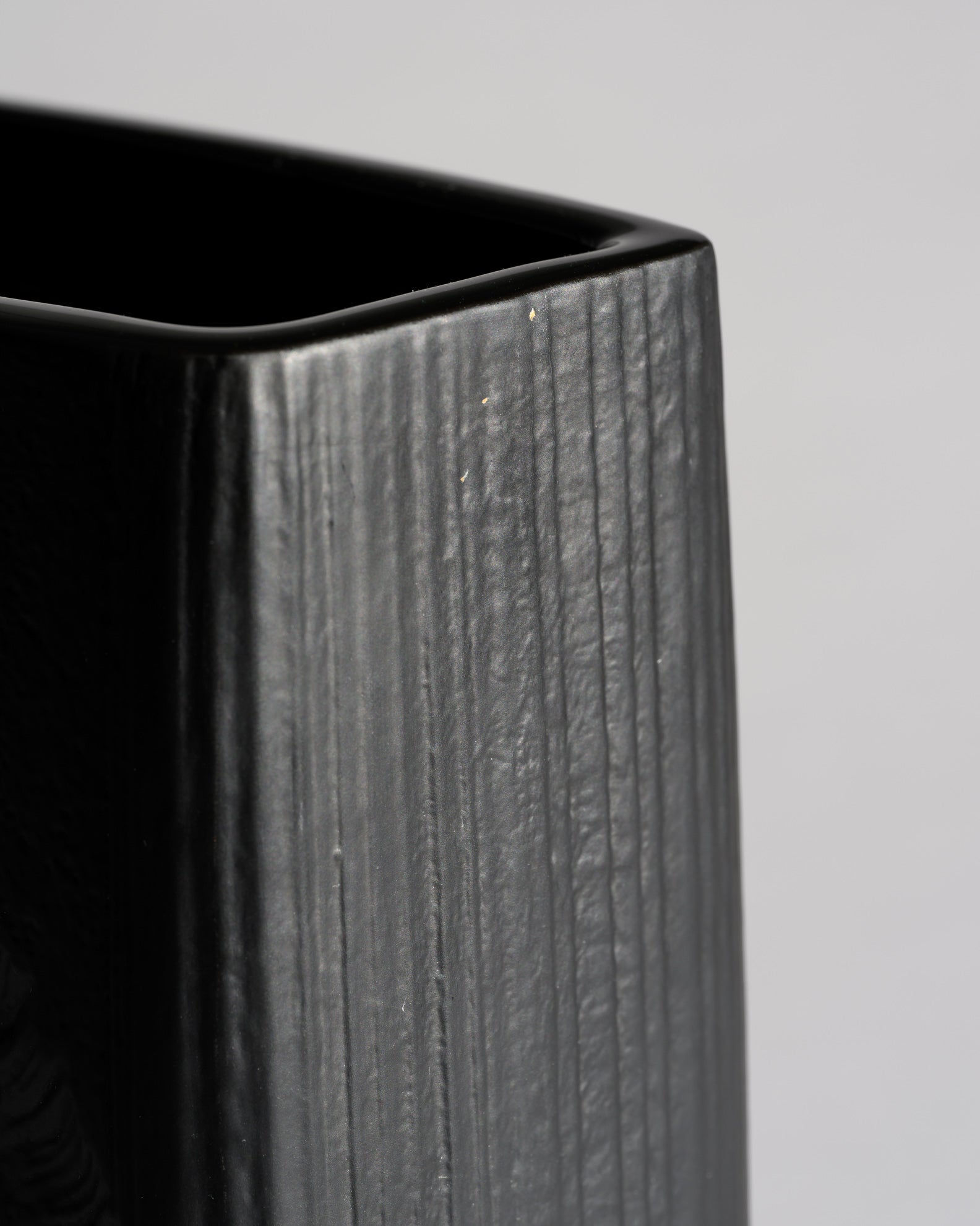 Porcelaine Noire Vase – Martin Freyer for Rosenthal, 1970s