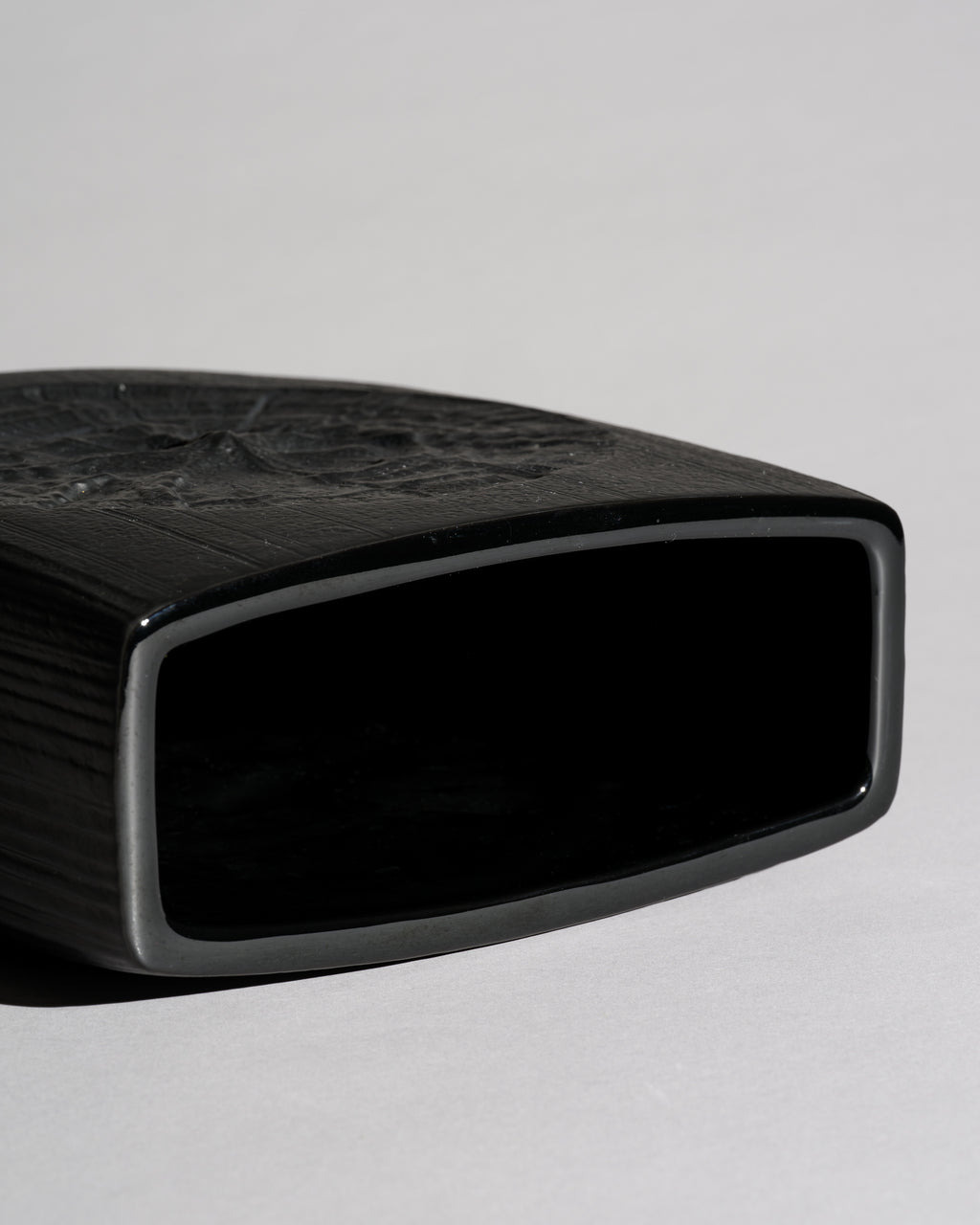 Porcelaine Noire Vase – Martin Freyer for Rosenthal, 1970s