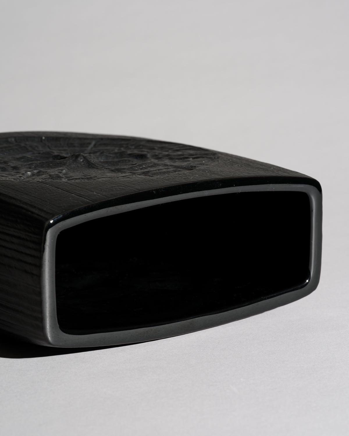 Porcelaine Noire Vase – Martin Freyer for Rosenthal, 1970s