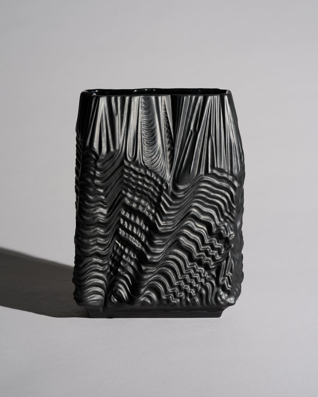 “Kaskade” Porcelaine Noire Vase – Martin Freyer for Rosenthal, 1970s