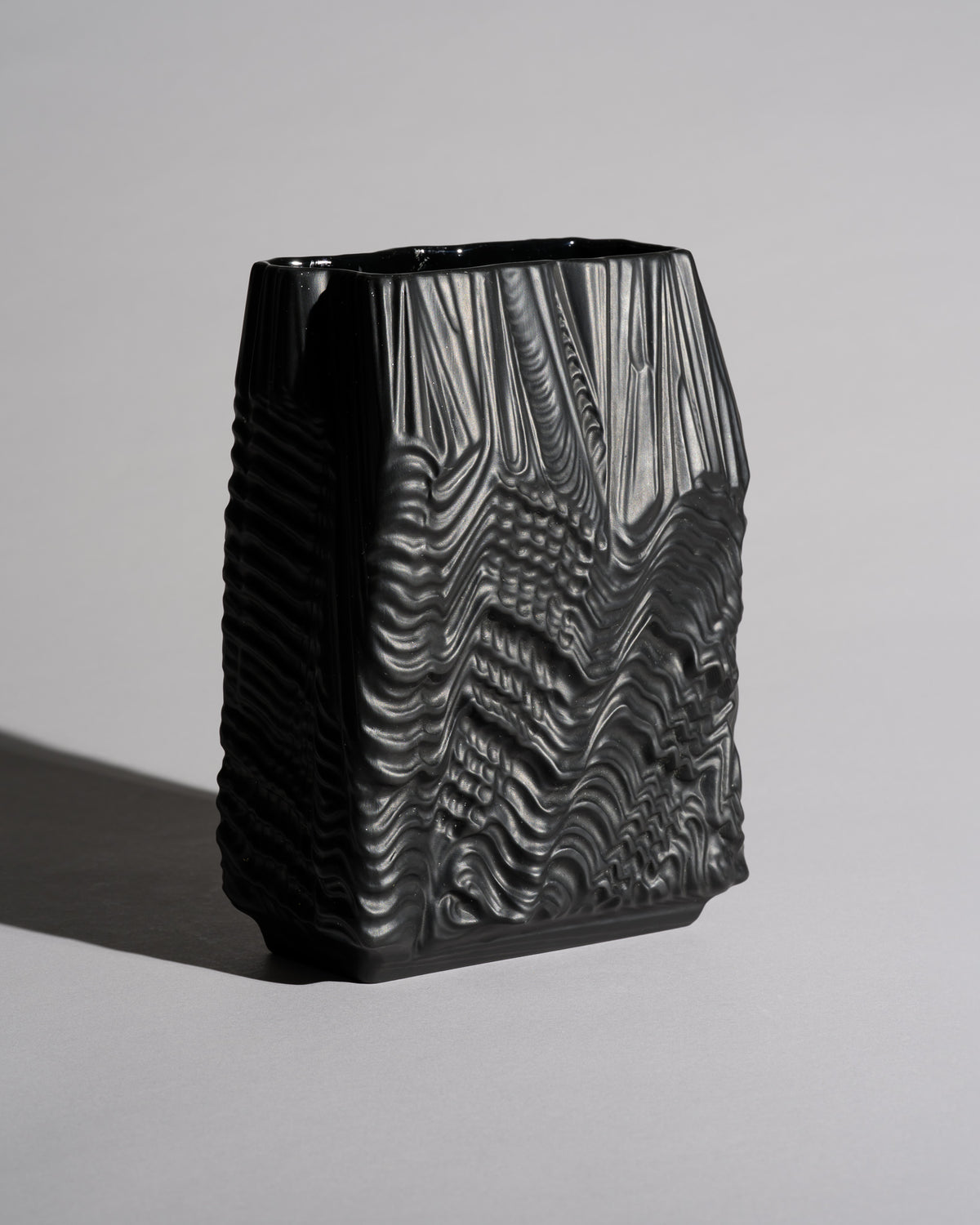 “Kaskade” Porcelaine Noire Vase – Martin Freyer for Rosenthal, 1970s