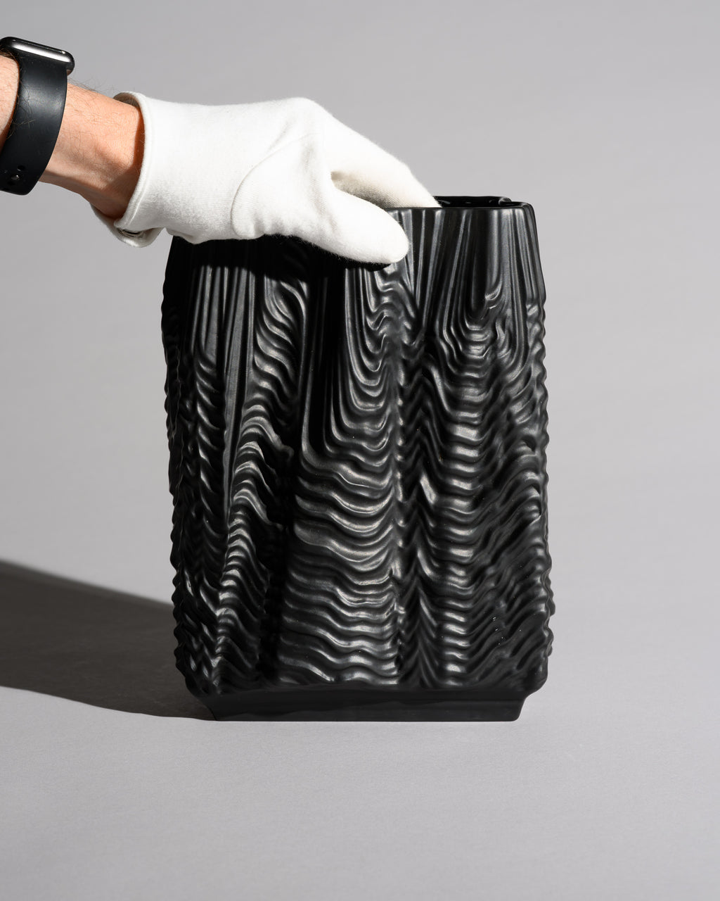 “Kaskade” Porcelaine Noire Vase – Martin Freyer for Rosenthal, 1970s
