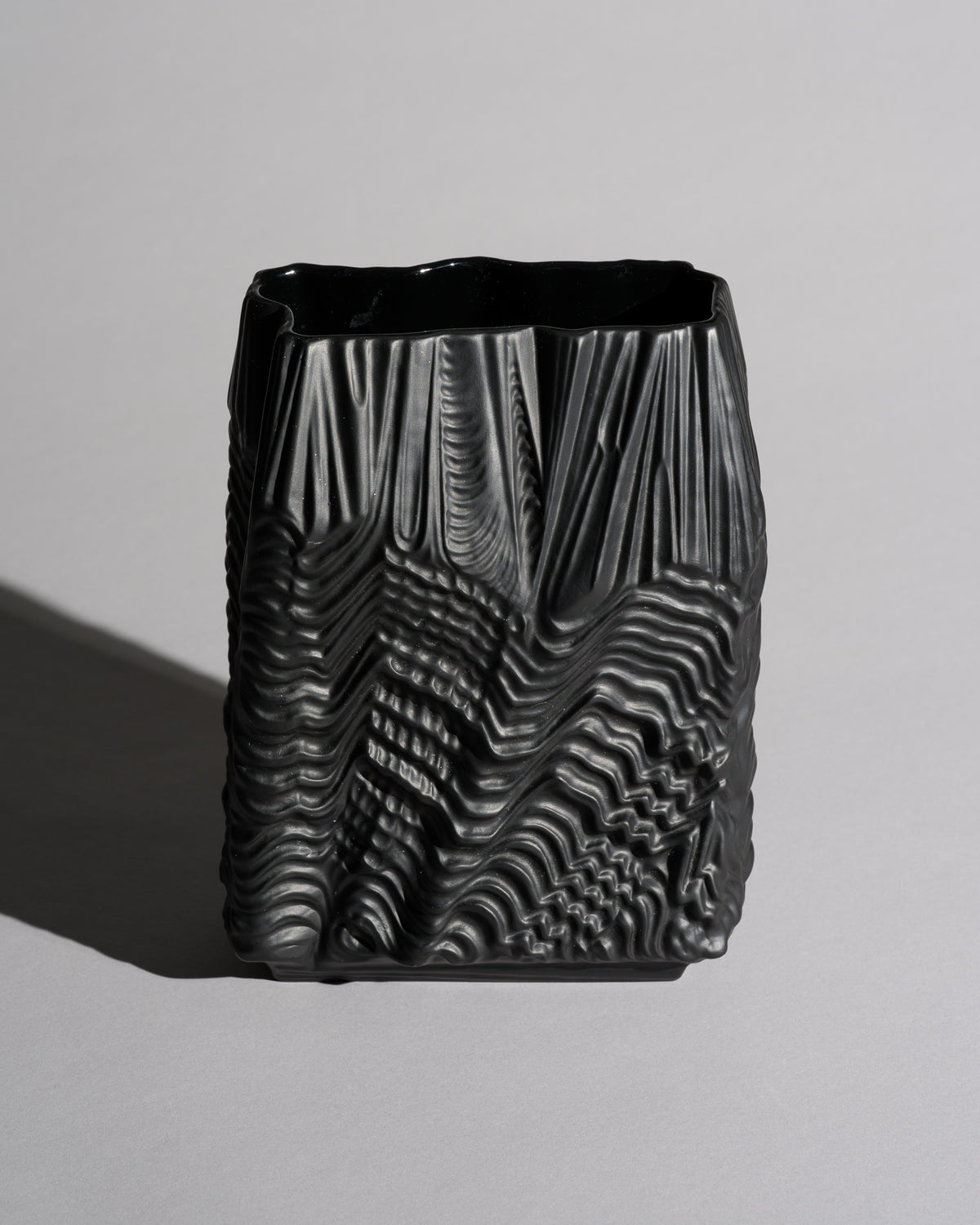 “Kaskade” Porcelaine Noire Vase – Martin Freyer for Rosenthal, 1970s