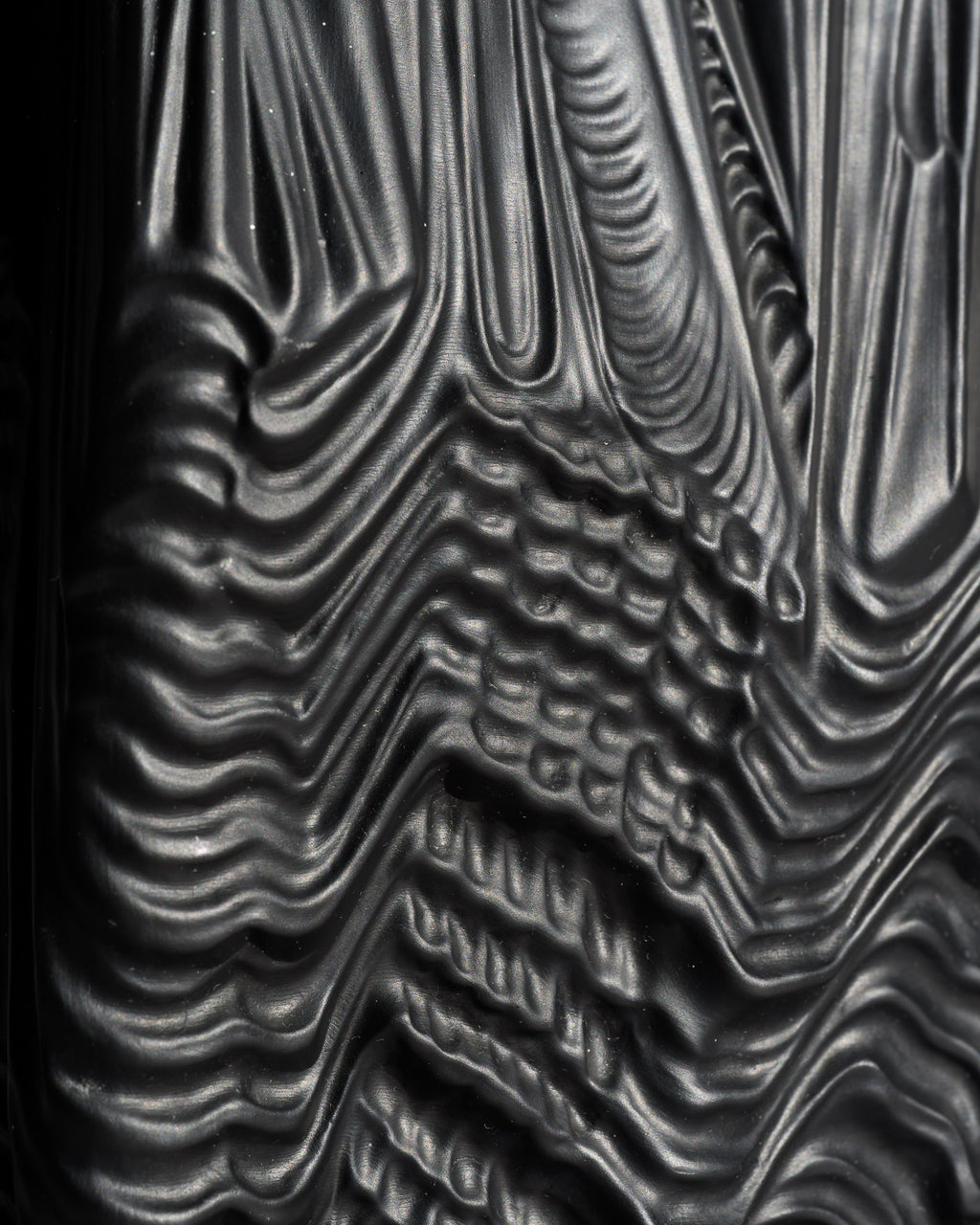 “Kaskade” Porcelaine Noire Vase – Martin Freyer for Rosenthal, 1970s