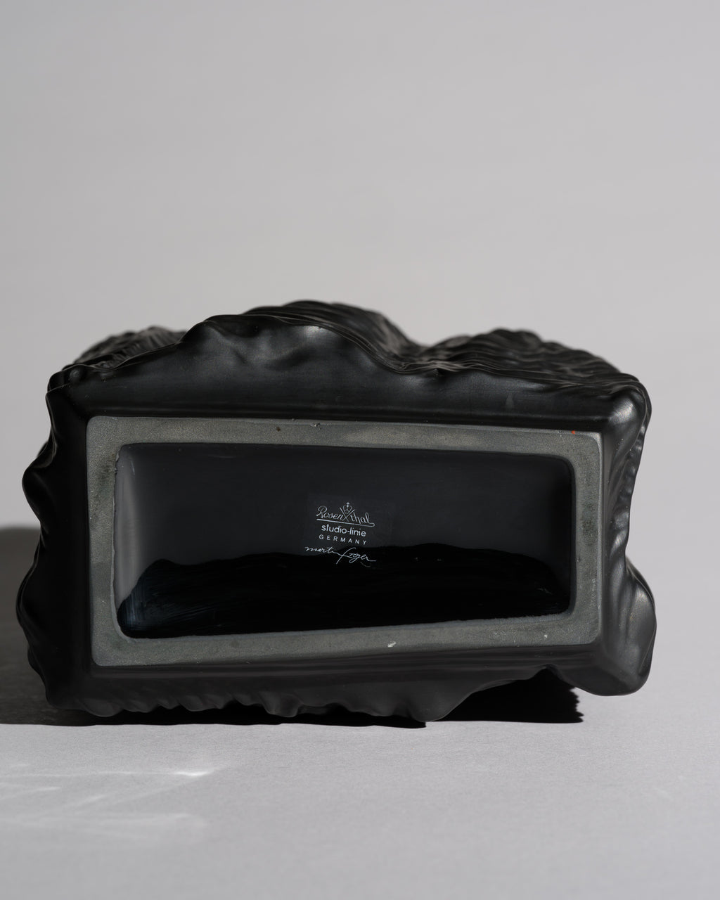 “Kaskade” Porcelaine Noire Vase – Martin Freyer for Rosenthal, 1970s