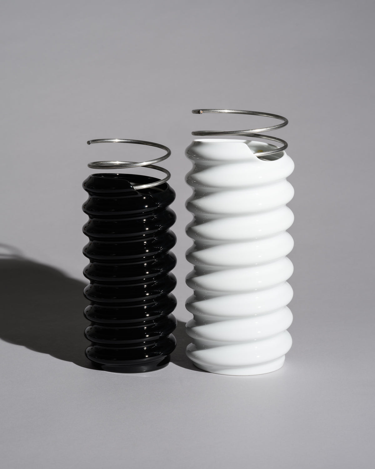“Ringoletto” Black & White Porcelain Vase Duo – Ron Arad for Rosenthal, 1990s