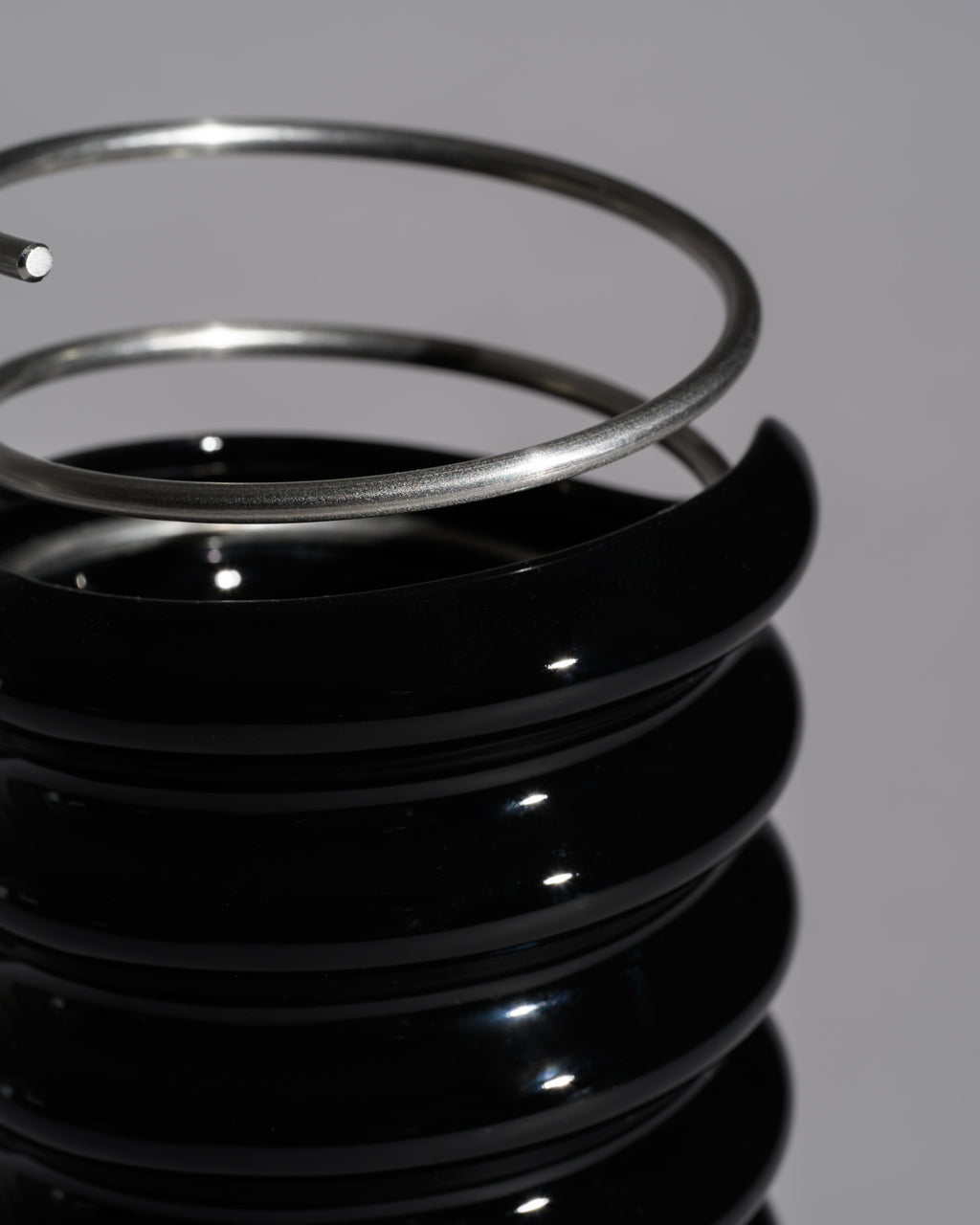 “Ringoletto” Black & White Porcelain Vase Duo – Ron Arad for Rosenthal, 1990s