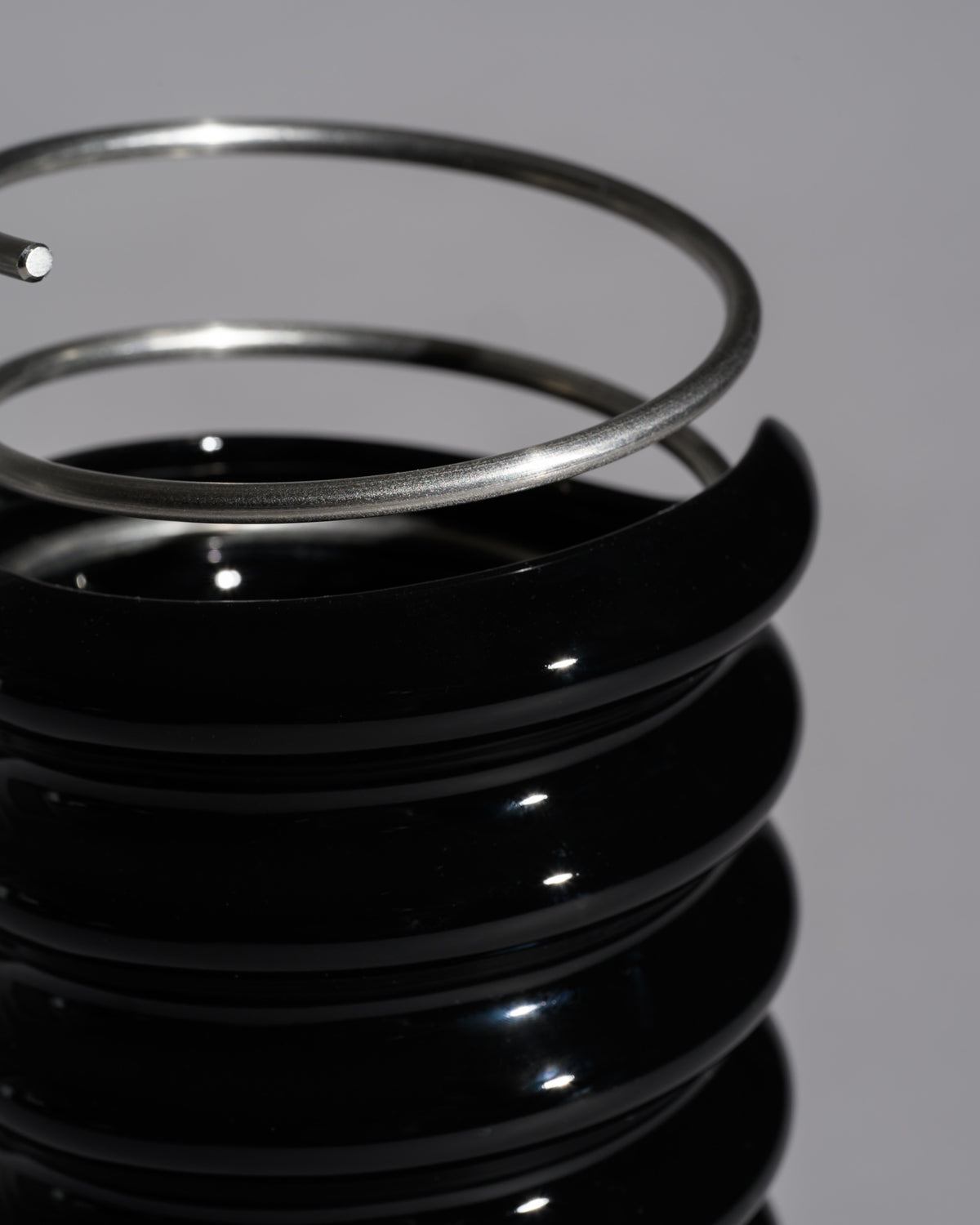 “Ringoletto” Black & White Porcelain Vase Duo – Ron Arad for Rosenthal, 1990s