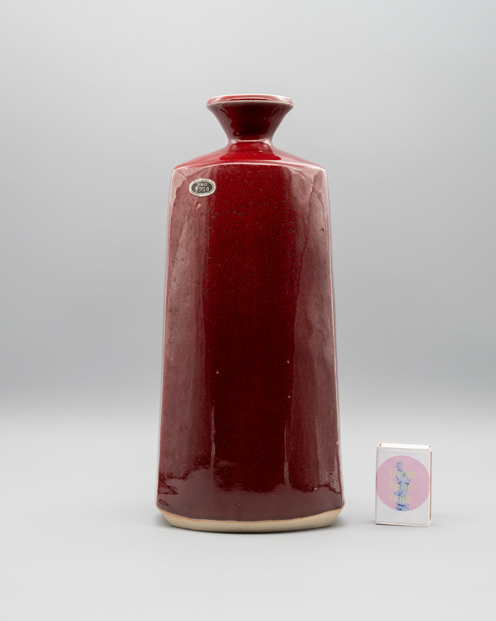 Cinnabar Red Shigaraki Bottle Vase – Atsushi Yuba, Japan, 1980s