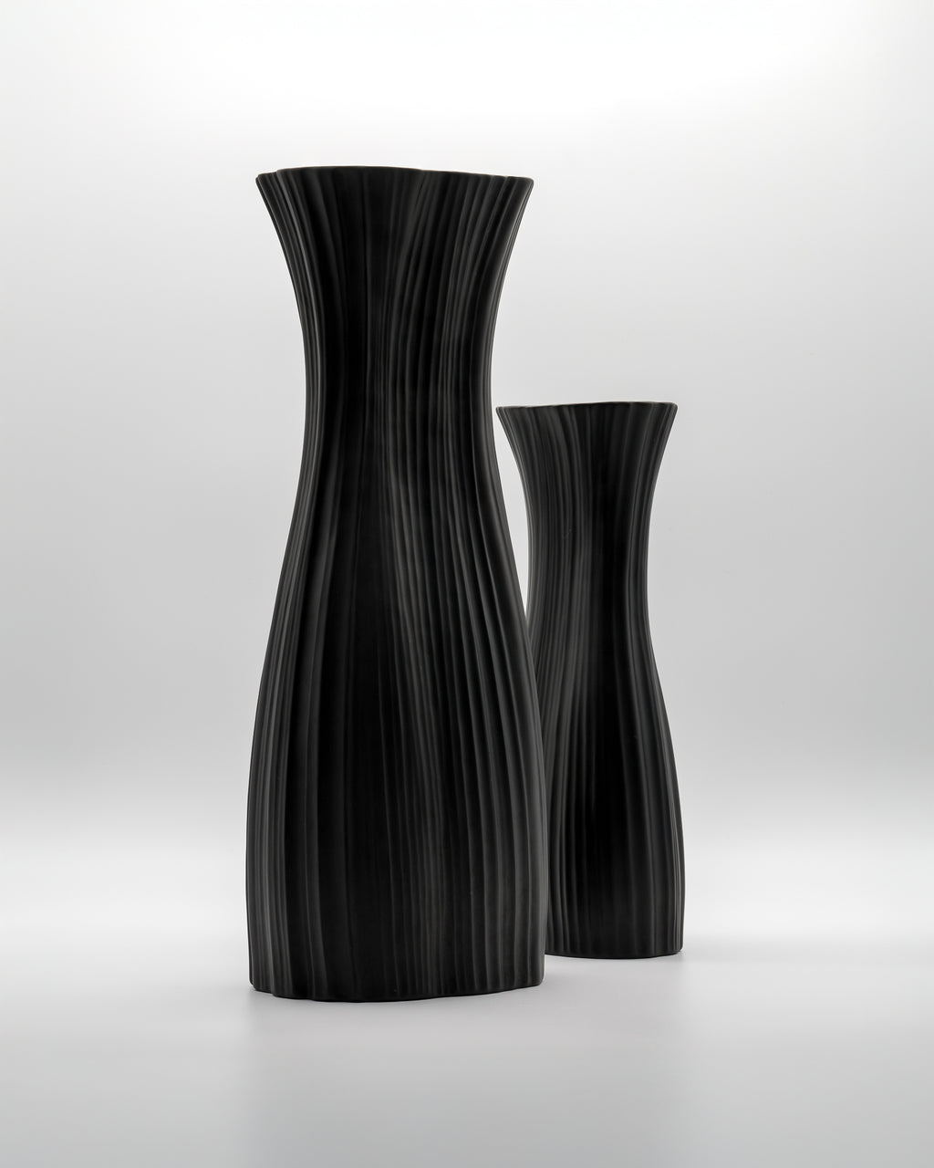 "Plissée" Bisque Porcelaine Noire Duo – Martin Freyer for Rosenthal, 1960s