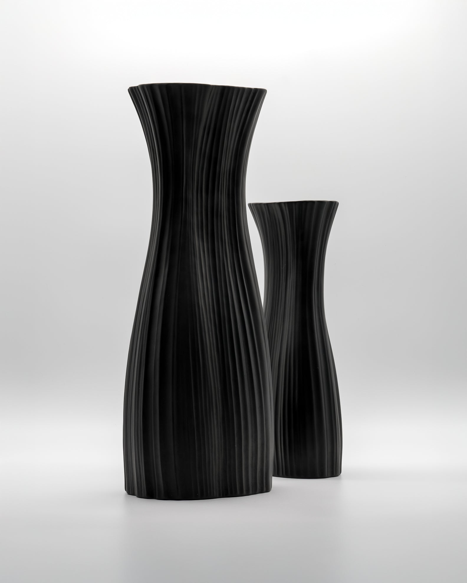 "Plissée" Bisque Porcelaine Noire Duo – Martin Freyer for Rosenthal, 1960s