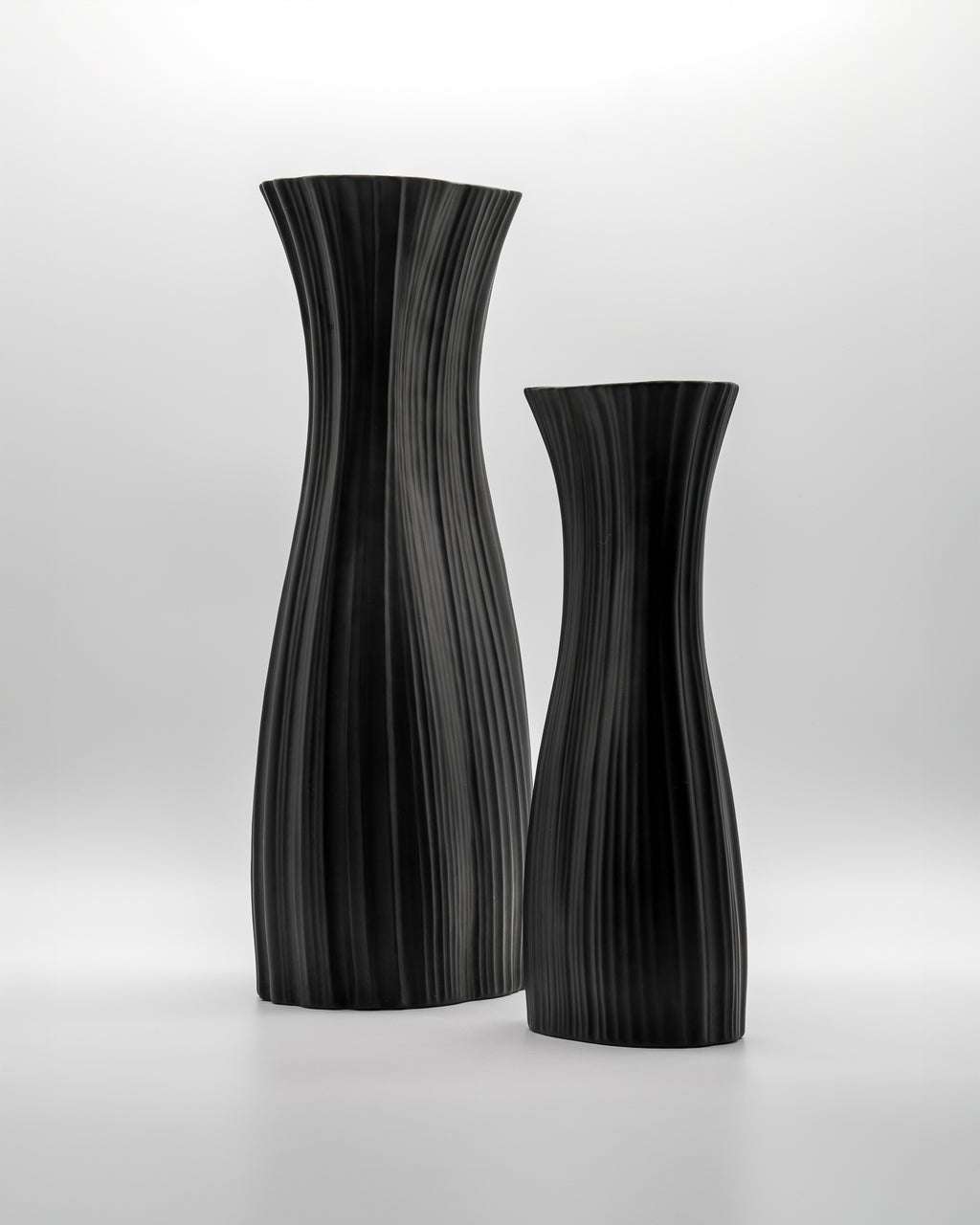 "Plissée" Bisque Porcelaine Noire Duo – Martin Freyer for Rosenthal, 1960s