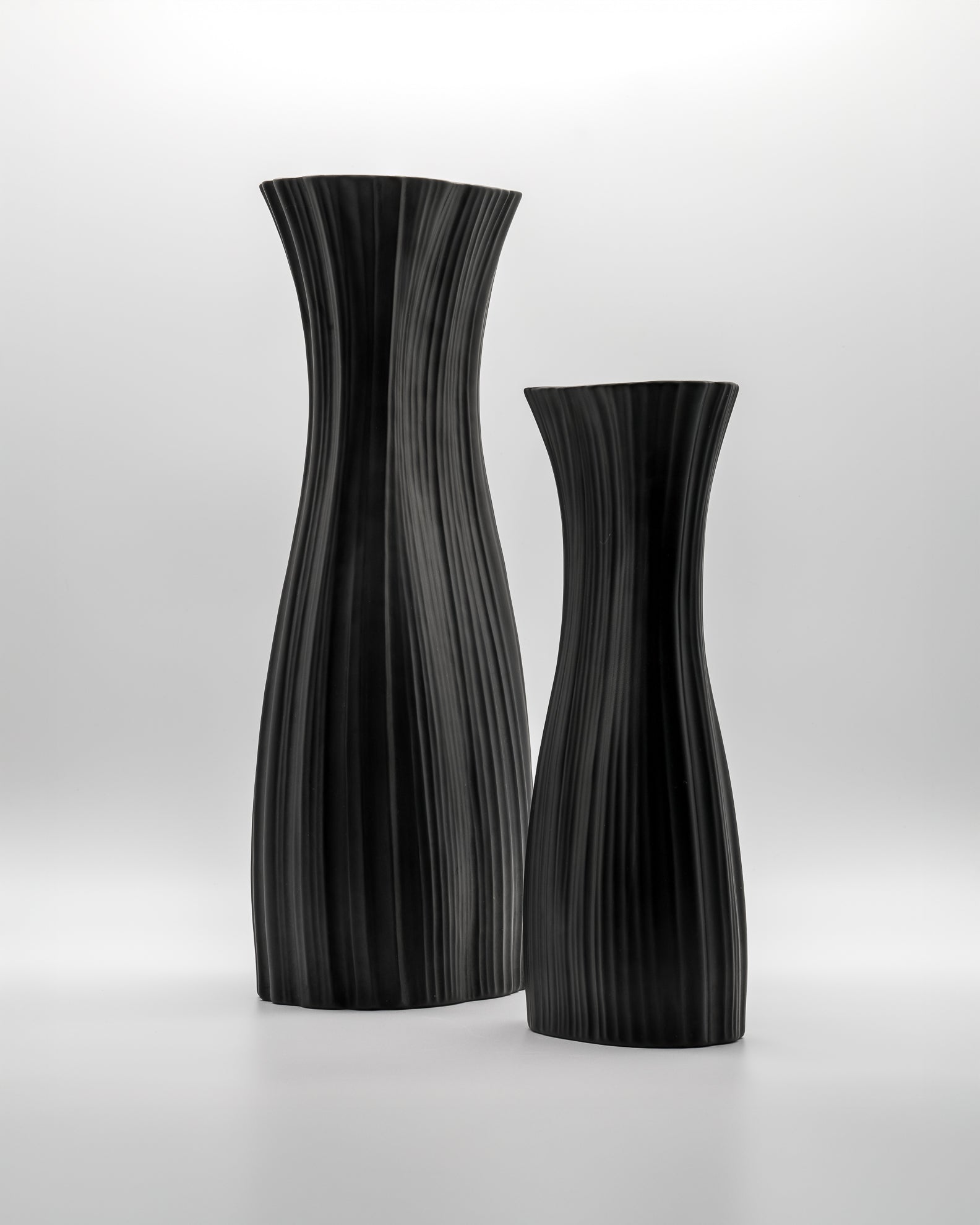 "Plissée" Bisque Porcelaine Noire Duo – Martin Freyer for Rosenthal, 1960s