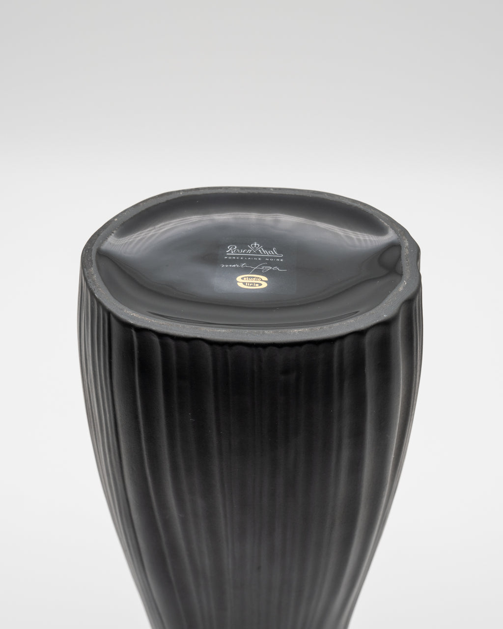 "Plissée" Bisque Porcelaine Noire Duo – Martin Freyer for Rosenthal, 1960s