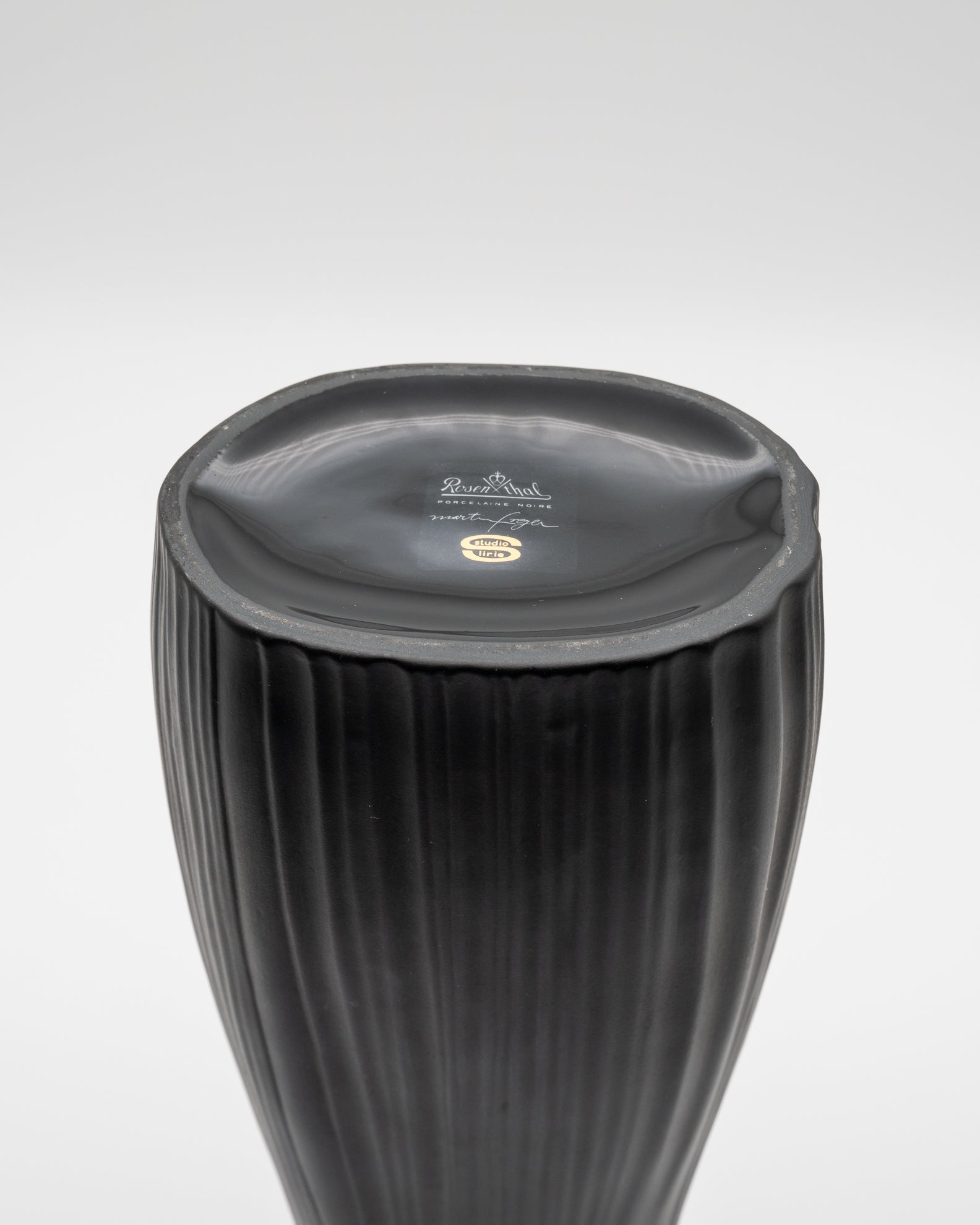 "Plissée" Bisque Porcelaine Noire Duo – Martin Freyer for Rosenthal, 1960s