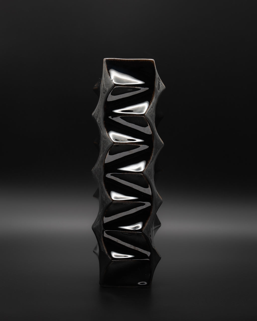 Black Glazed Porcelain Vase – Heinrich Fuchs for Hutschenreuther, 1960s–1970s
