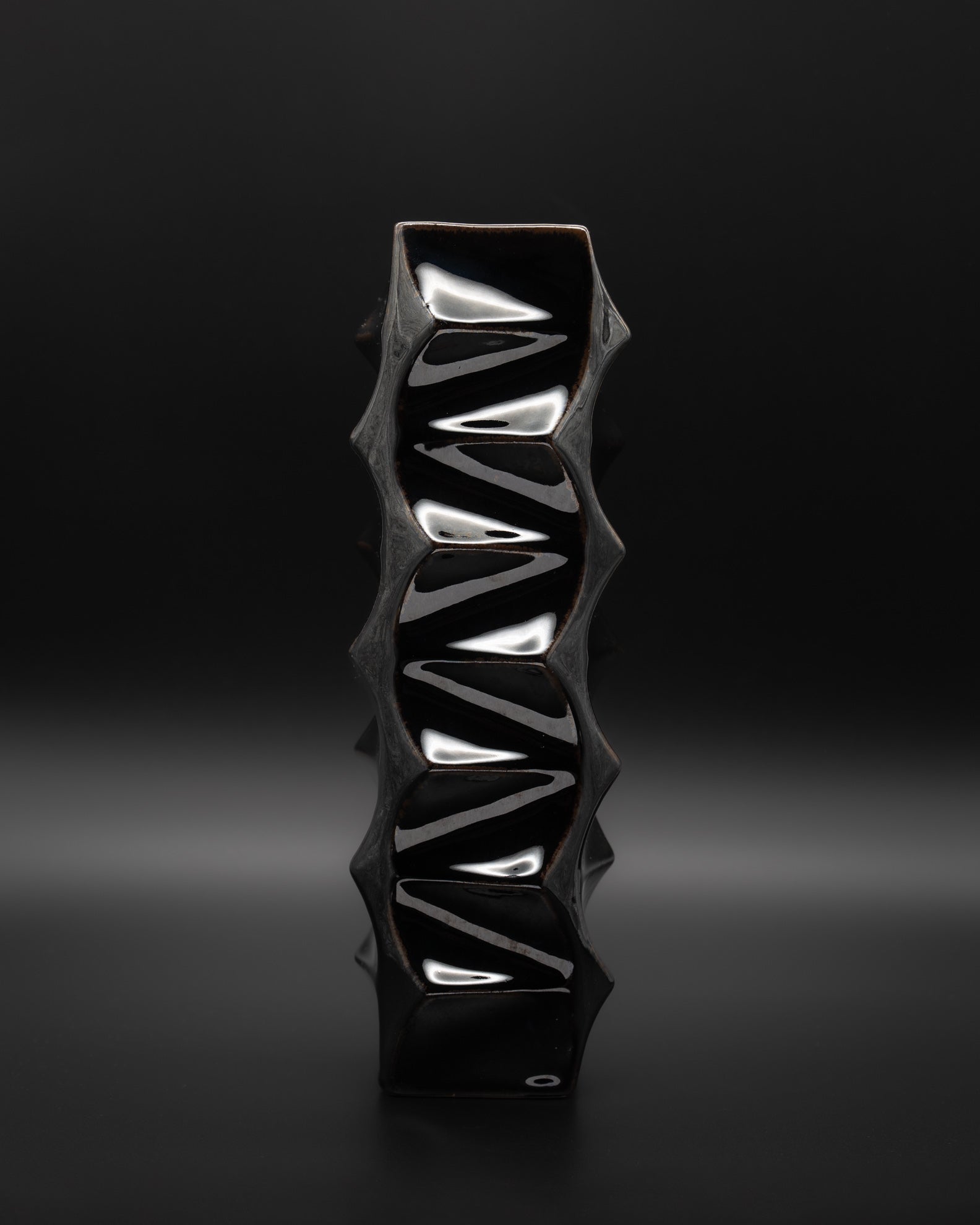 Black Glazed Porcelain Vase – Heinrich Fuchs for Hutschenreuther, 1960s–1970s