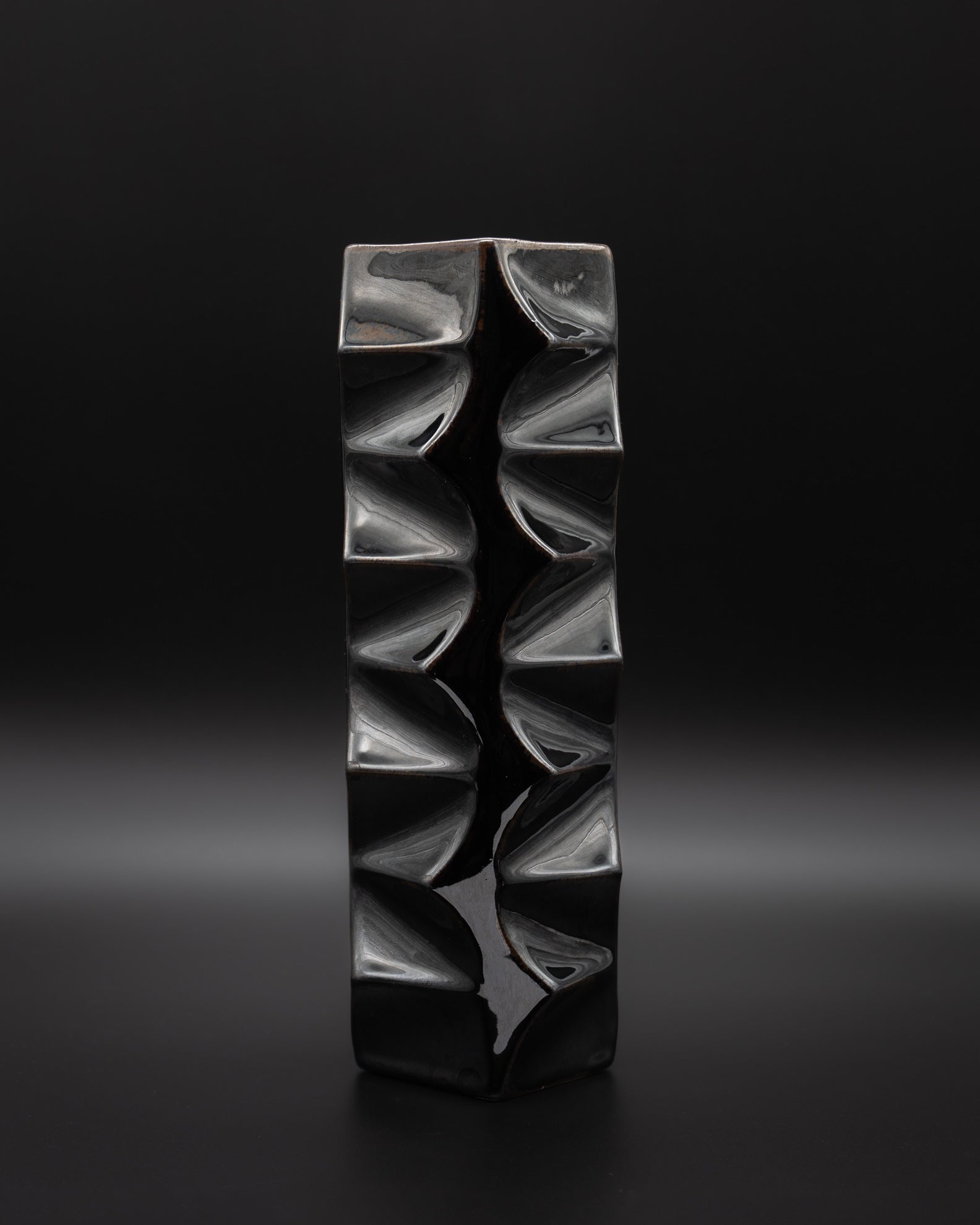 Black Glazed Porcelain Vase – Heinrich Fuchs for Hutschenreuther, 1960s–1970s