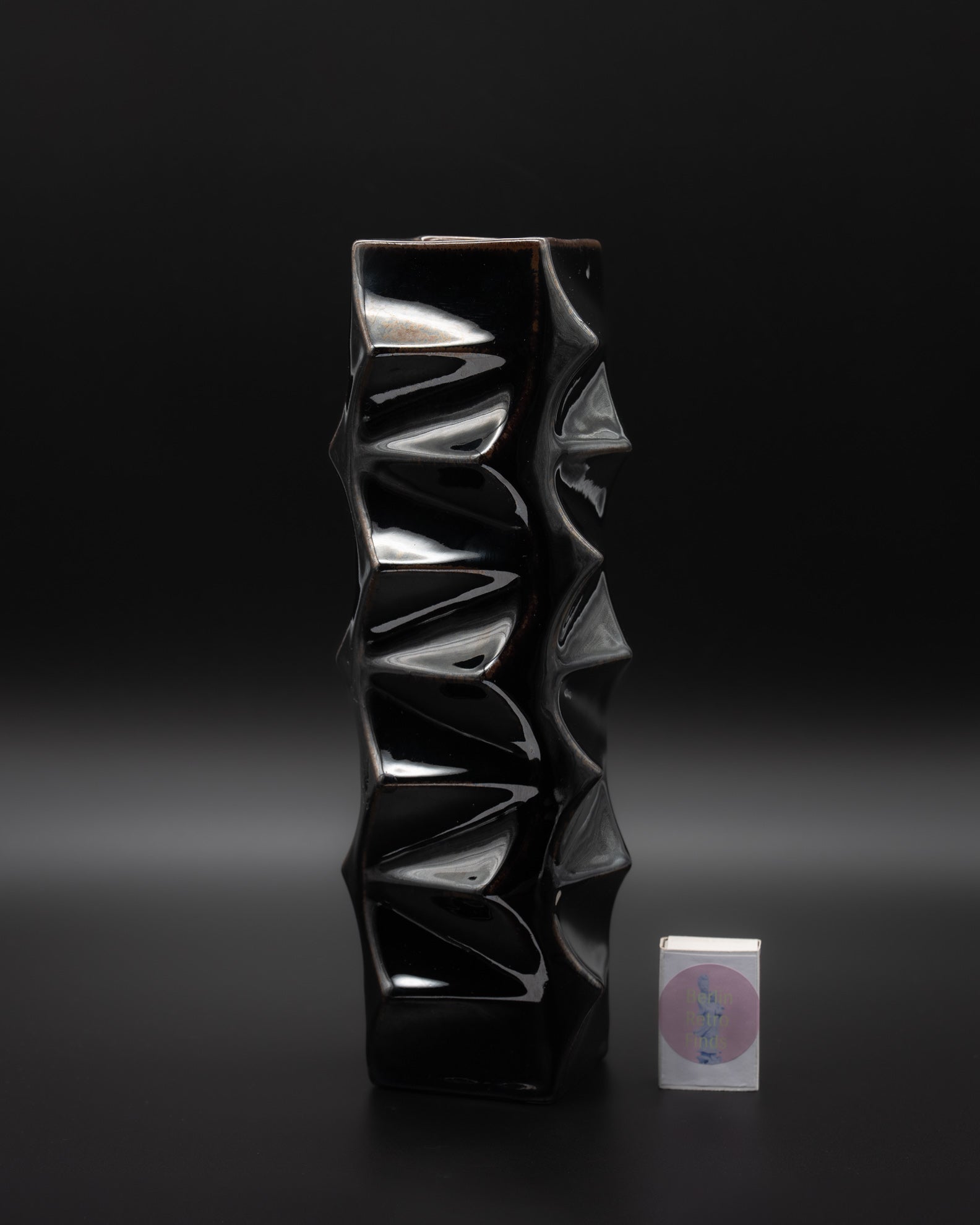 Black Glazed Porcelain Vase – Heinrich Fuchs for Hutschenreuther, 1960s–1970s