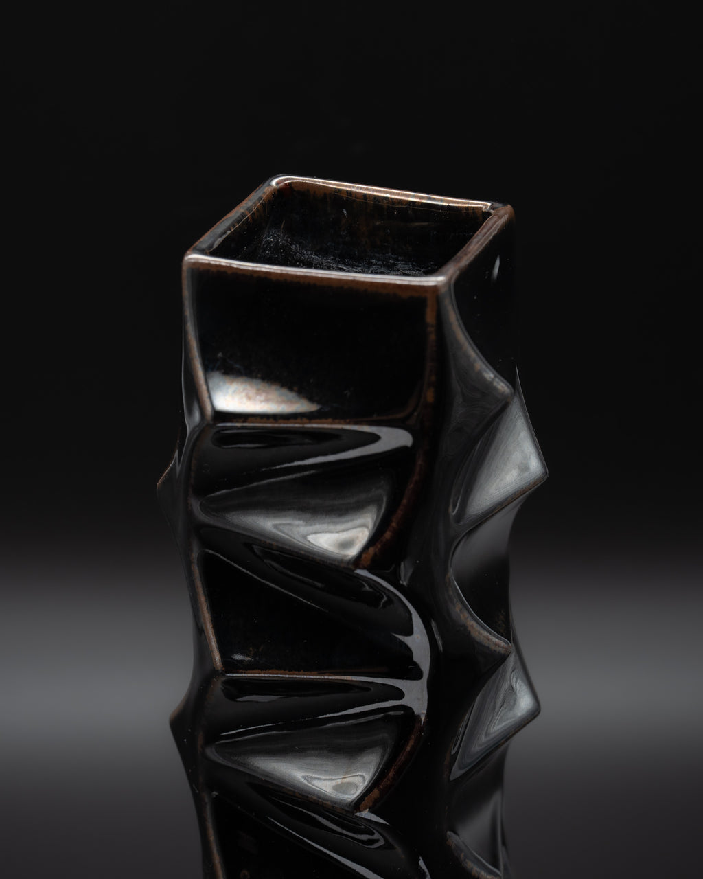 Black Glazed Porcelain Vase – Heinrich Fuchs for Hutschenreuther, 1960s–1970s
