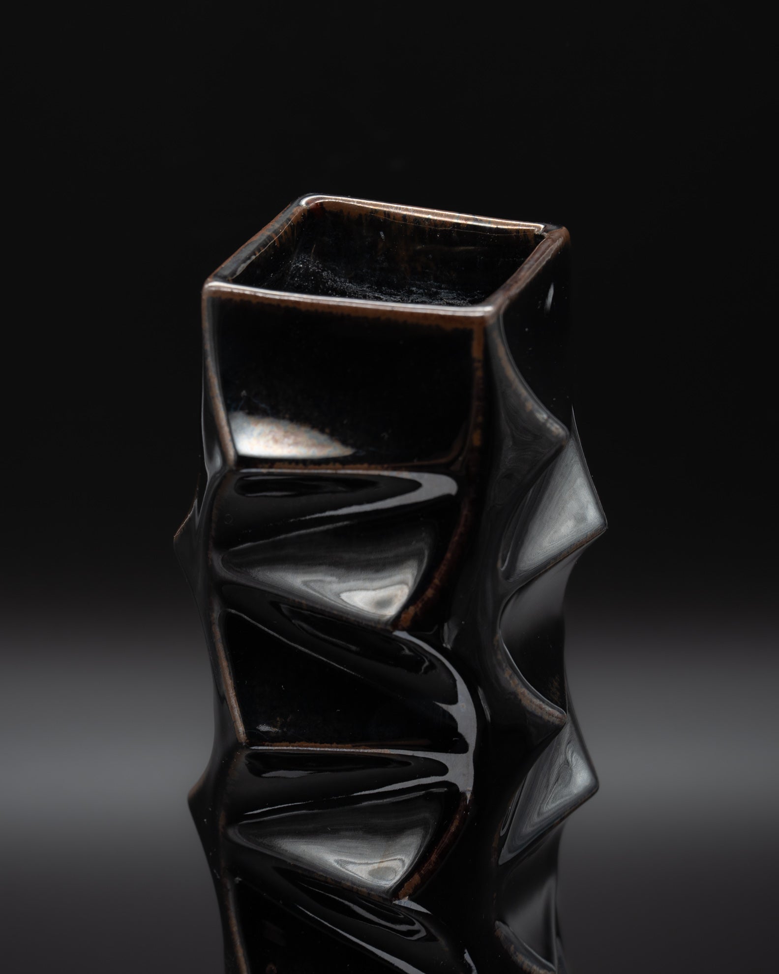 Black Glazed Porcelain Vase – Heinrich Fuchs for Hutschenreuther, 1960s–1970s
