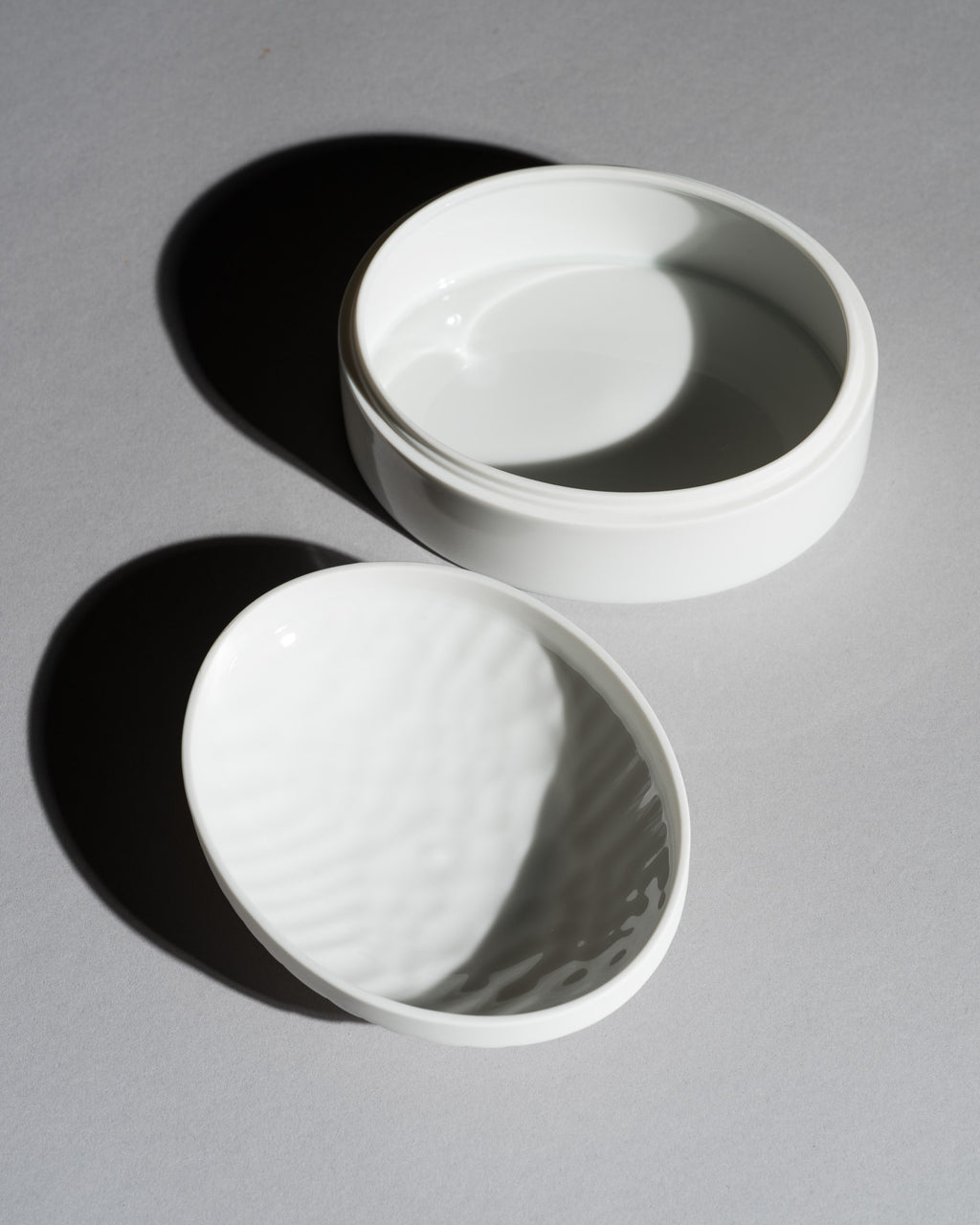Anemone White Bisque Porcelain Trio – Rosemonde Nairac for Rosenthal, 1970s