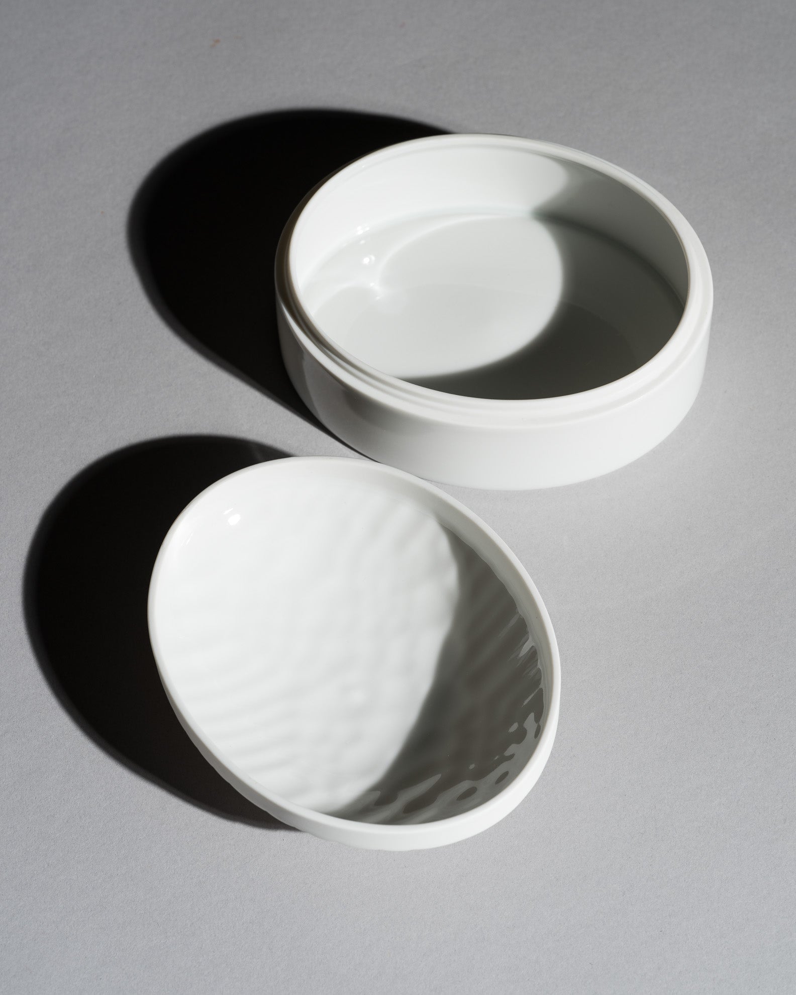Anemone White Bisque Porcelain Trio – Rosemonde Nairac for Rosenthal, 1970s