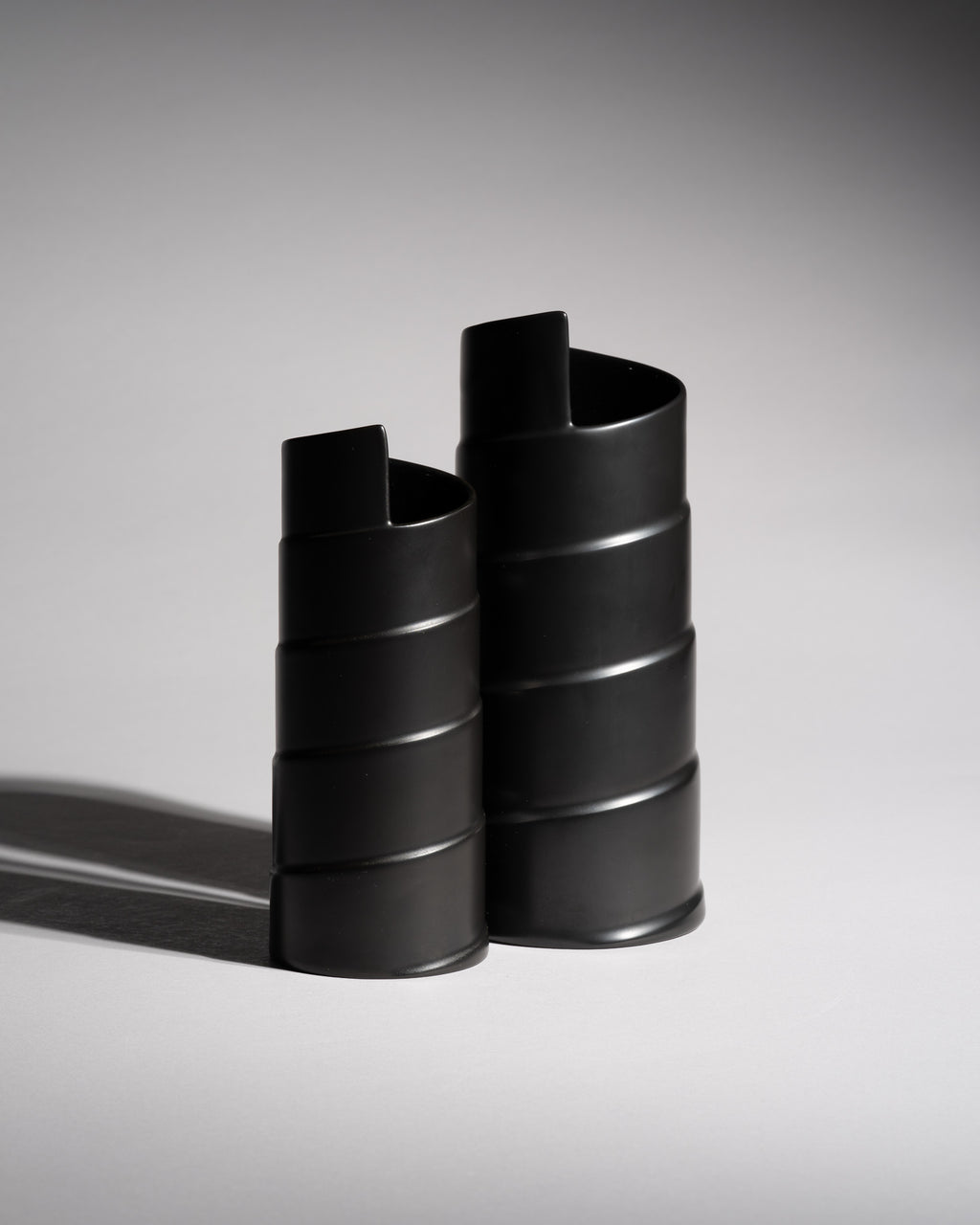 Serpentina Porcelaine Noire Vase Duo - Marcello Morandini for Rosenthal, 1980s