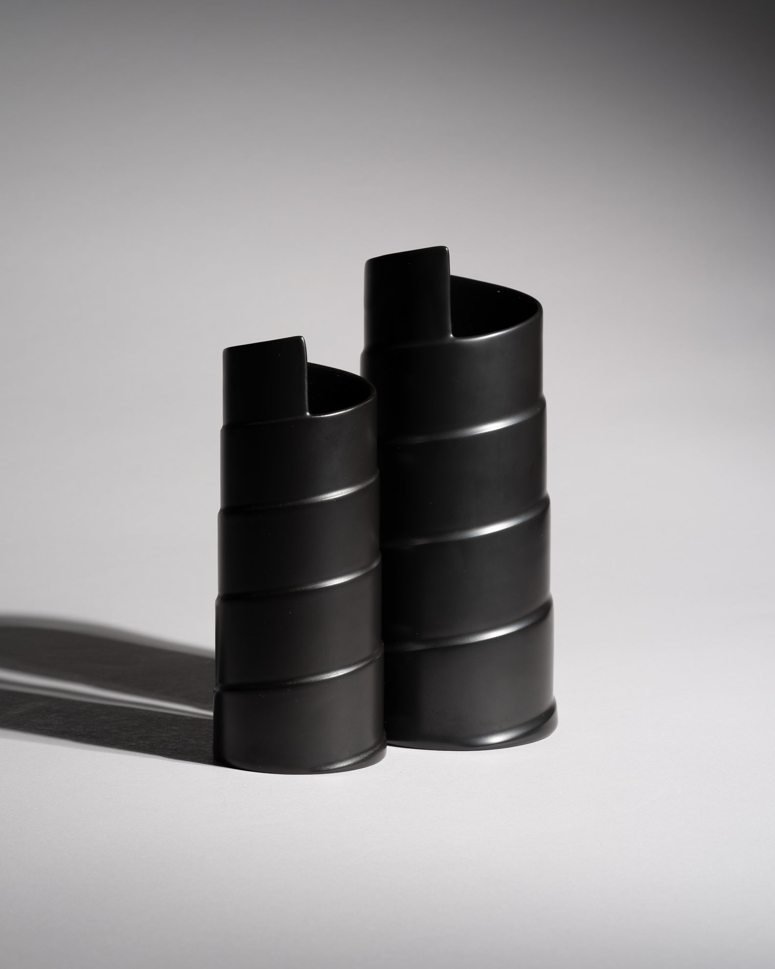 Serpentina Porcelaine Noire Vase Duo - Marcello Morandini for Rosenthal, 1980s