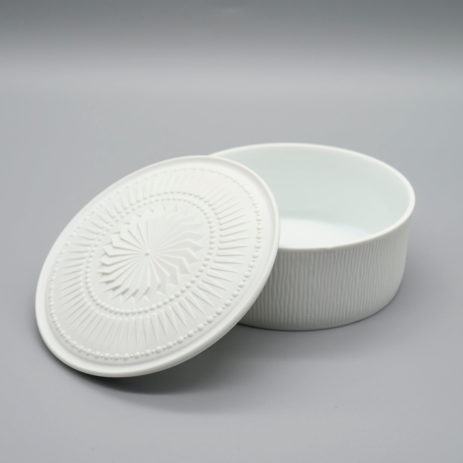 Bisque Porcelain Lidded Box – Manfred Frey for AK Kaiser, 1960s