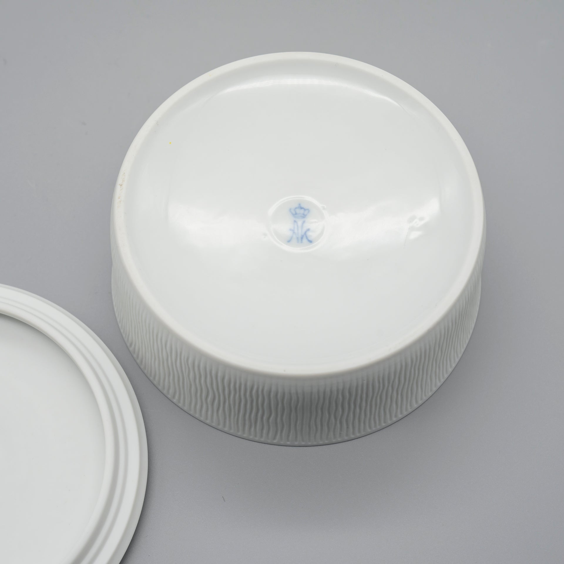 Bisque Porcelain Lidded Box – Manfred Frey for AK Kaiser, 1960s